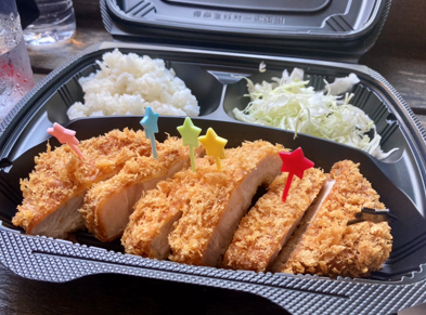 審査会場で提供されたとんかつ